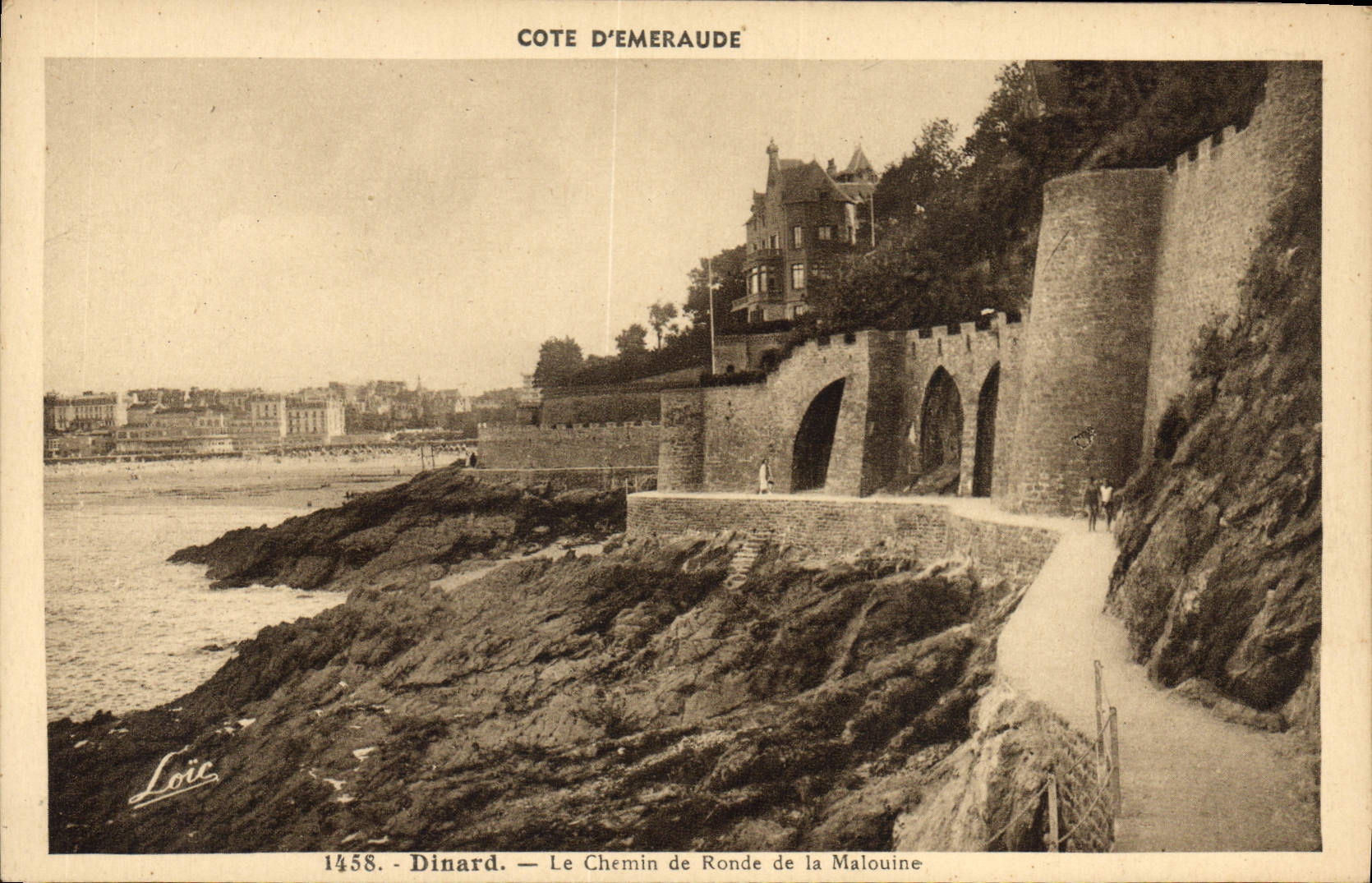 CPA Dinard Le Chemin de Ronde de la Malouine 