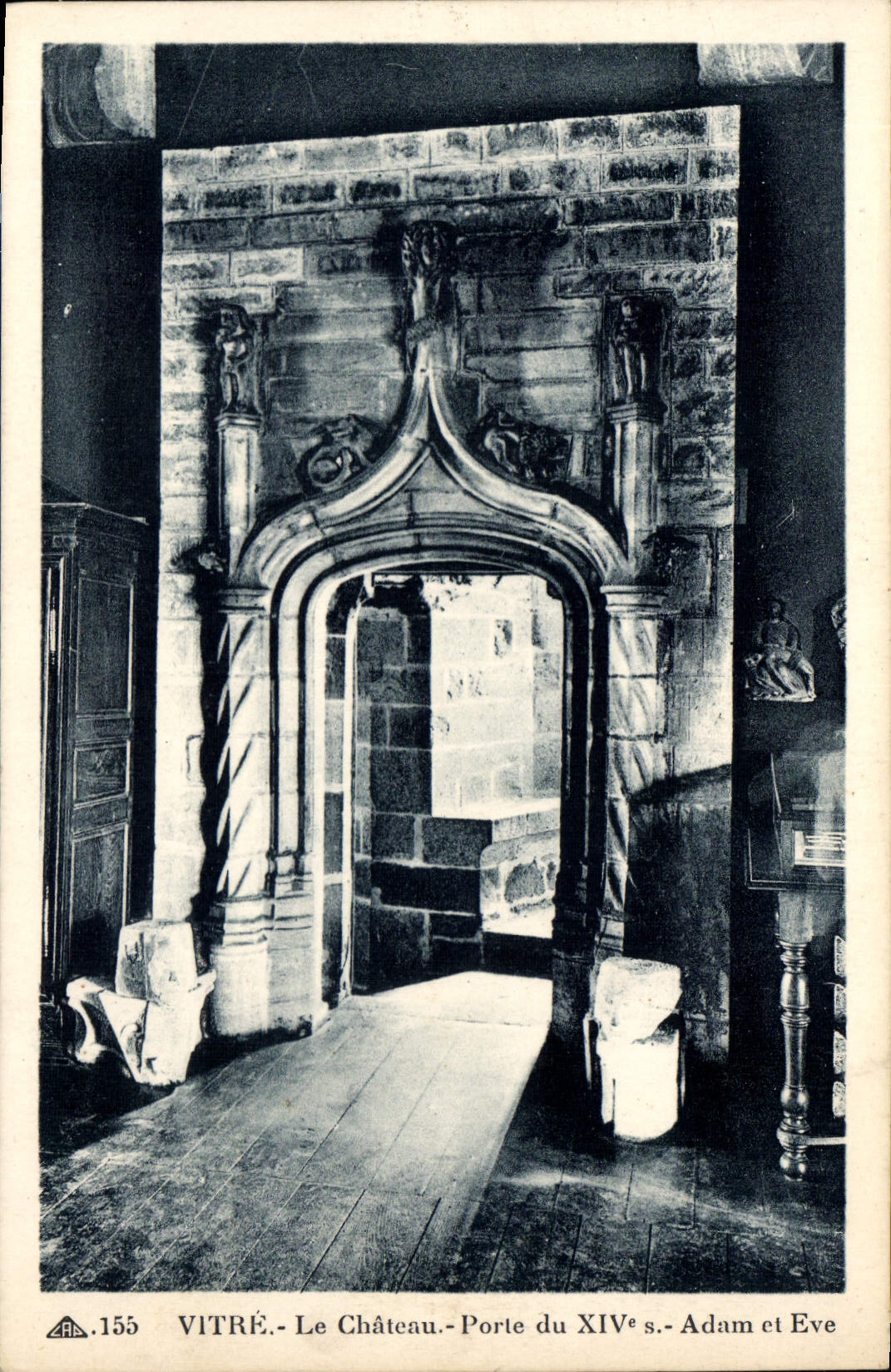 CPA Vitre Le Chateau Porte du XIV Adam et Eve 