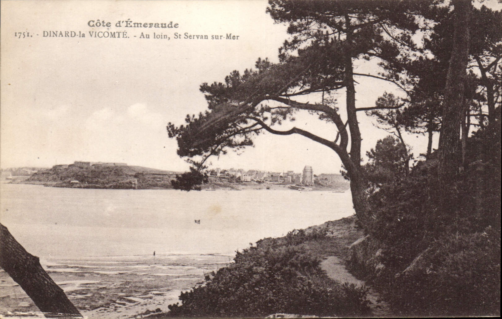 CPA Dinard La Vicomte Au loin St Servan sur Mer