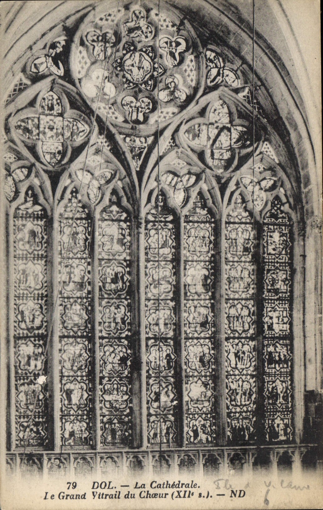 CPA Dol La Cathedrale Le Grand Vitrail du Choeur