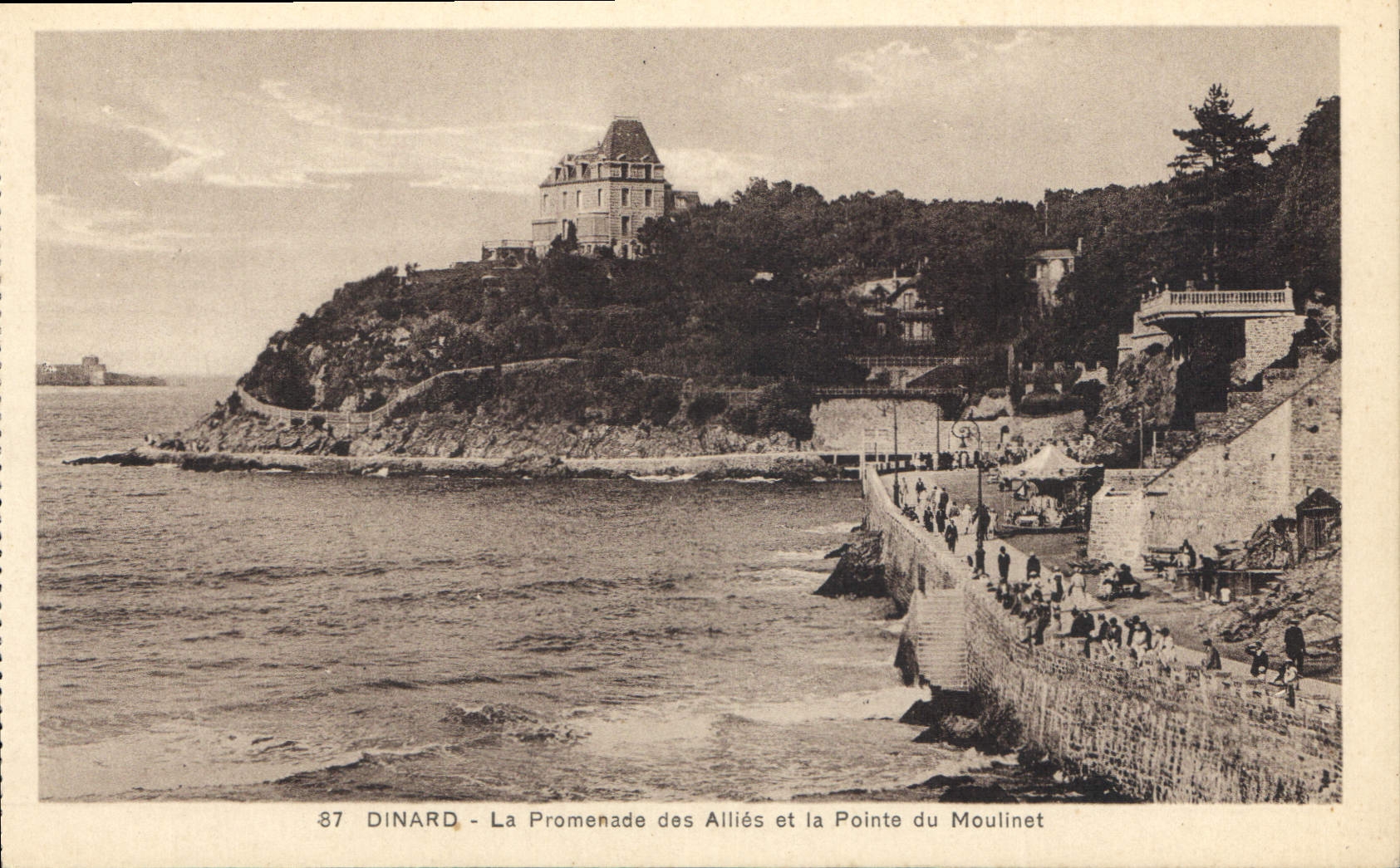CPA Dinard La Promenade des Allies et la Pointe de Moulinet