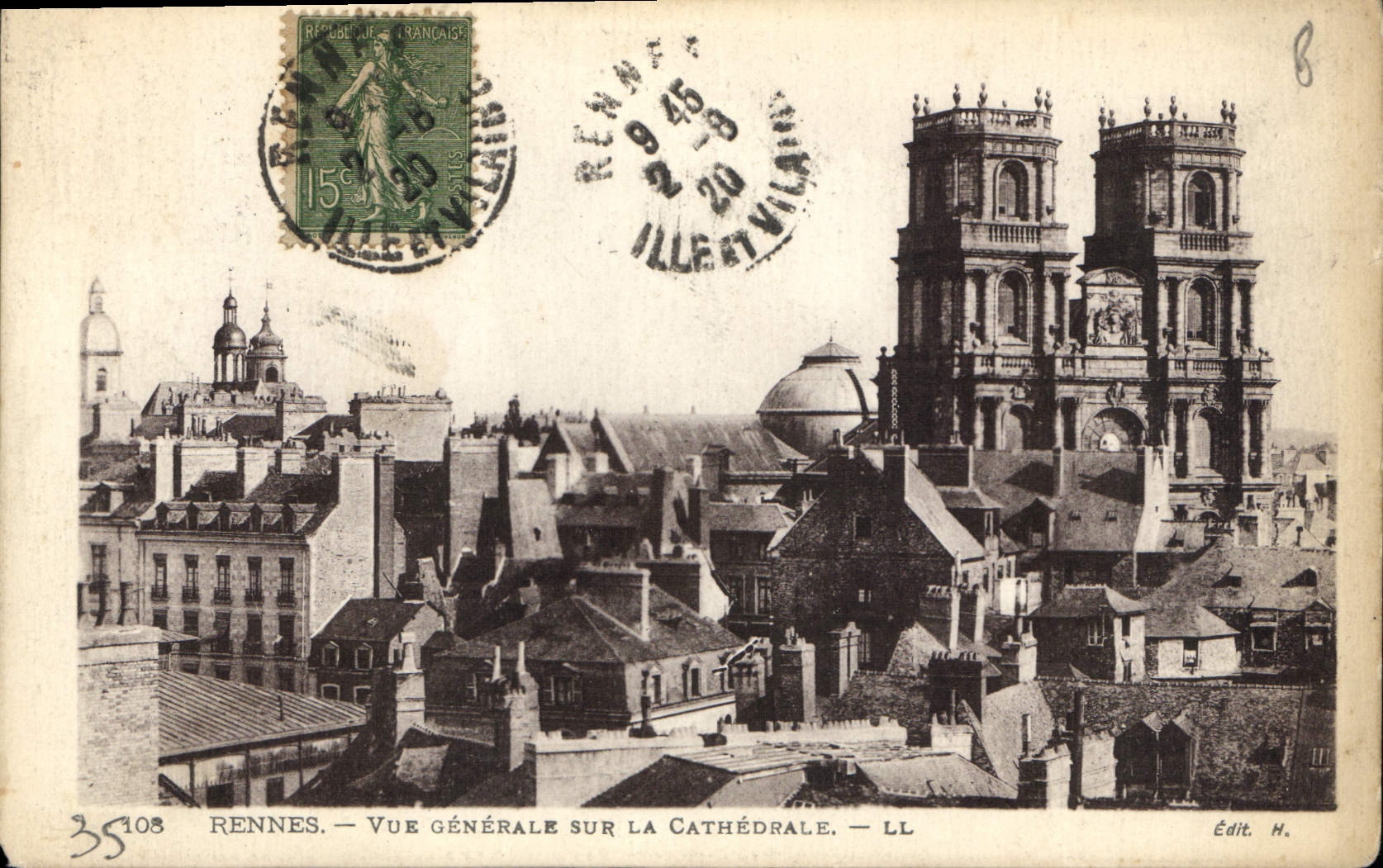 CPA Rennes Vue generale sur La Cathedrale 