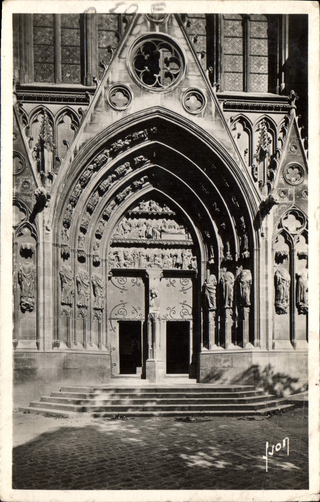 CPA Meaux S et M La Cathedrale La Porte aux Lions 