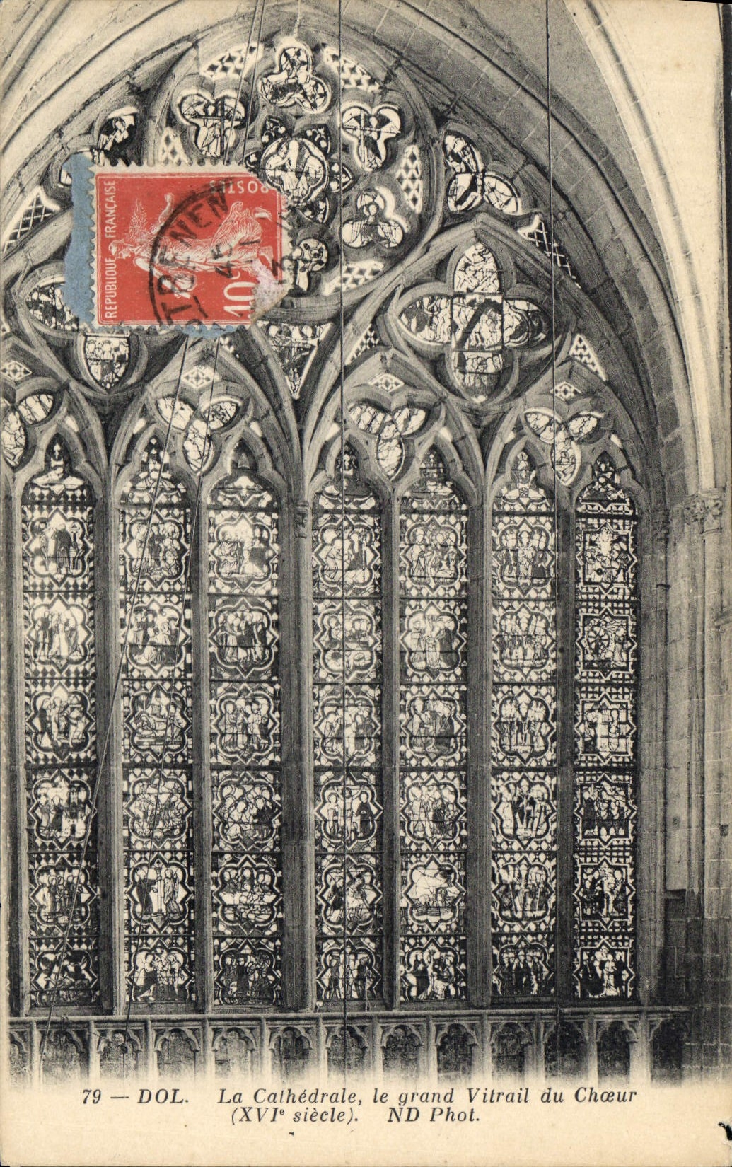 CPA Dol La Cathedrale Le Grand Vitrail du Choeur