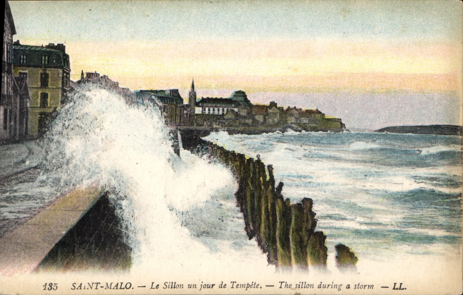 CPA Saint Malo Le Sillon un jour de Tempete 