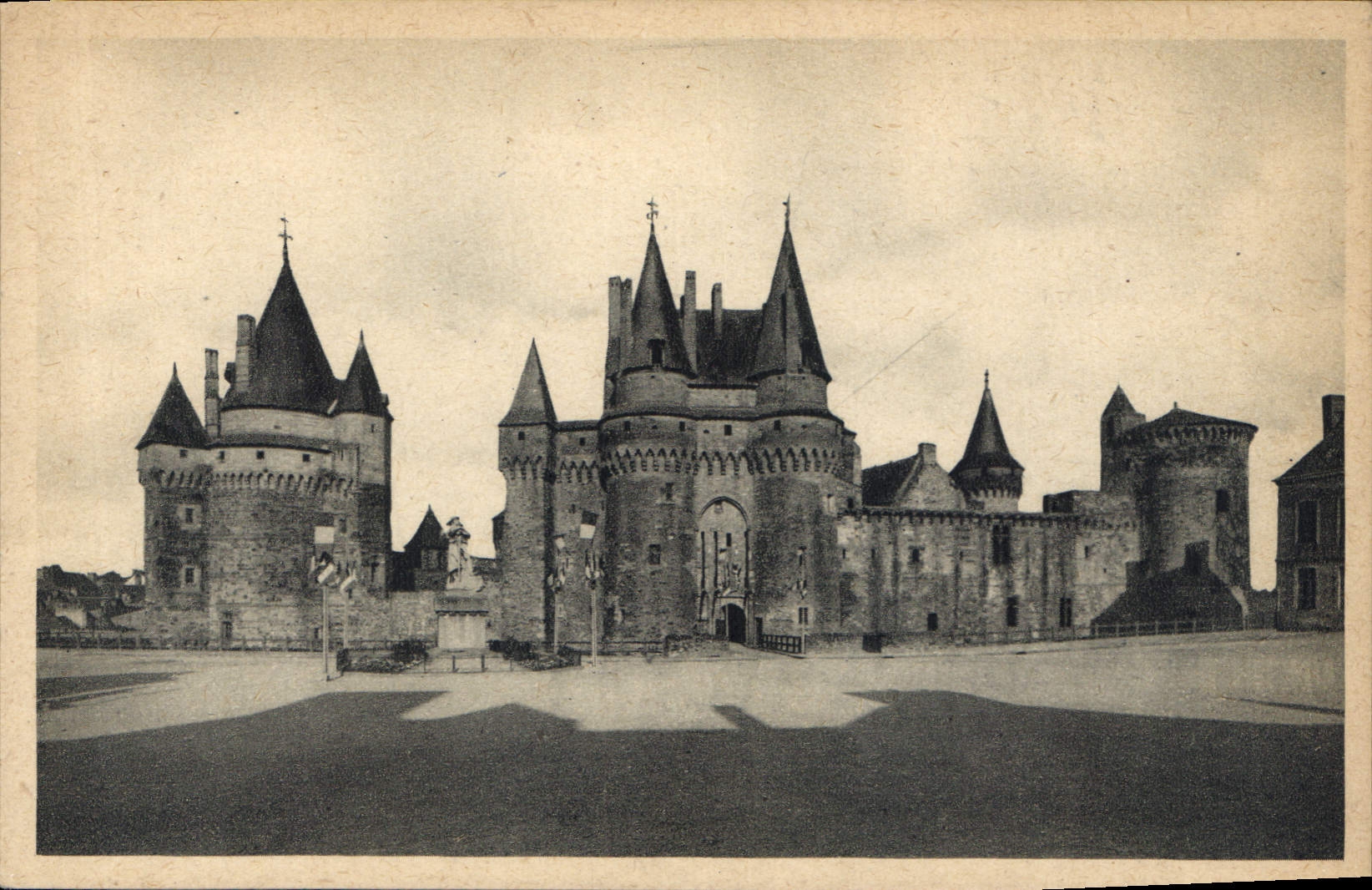 CPA Vitre Ille et Vilaine Chateau des Ducs de la Tremoille 