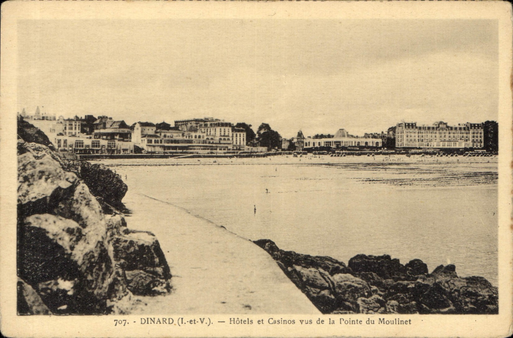 CPA Dinard Hotels et Casinos vus de la Pointe du Moulinet