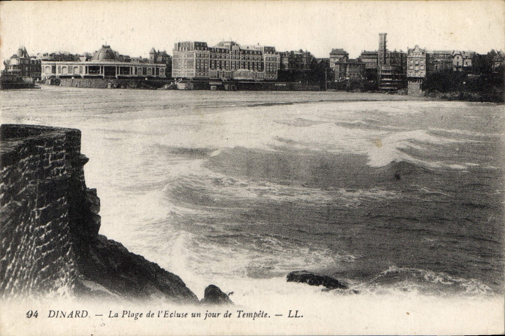 CPA Dinard Le Plage de l'Ecluse un jour de Tempete 