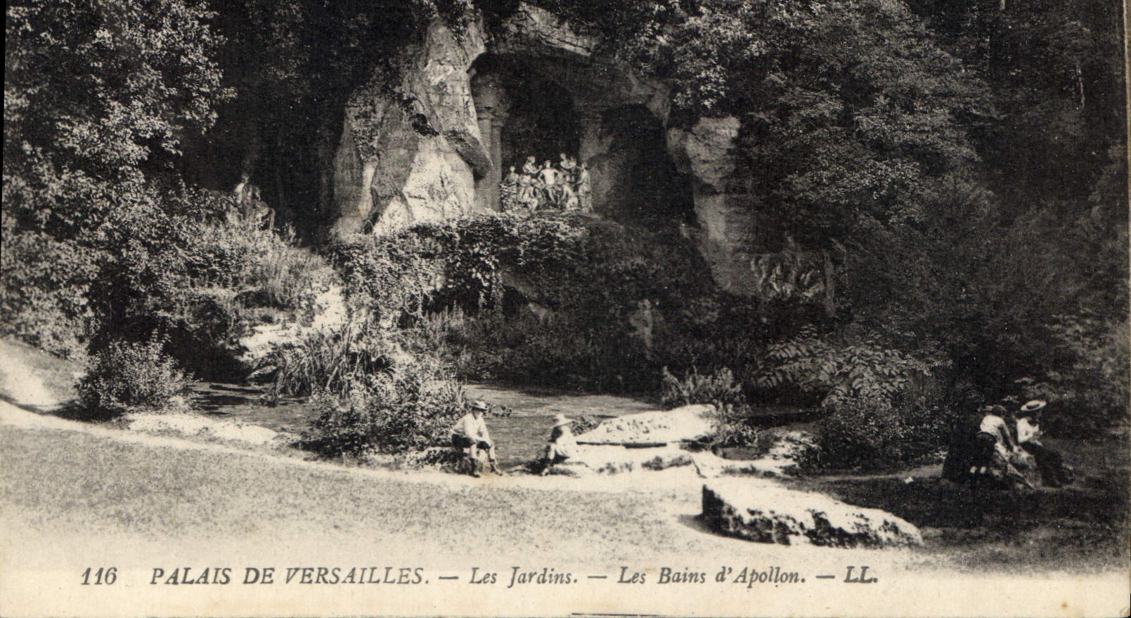 CPA Palais de Versailles Les Jardins Les Basin d'Apollon 