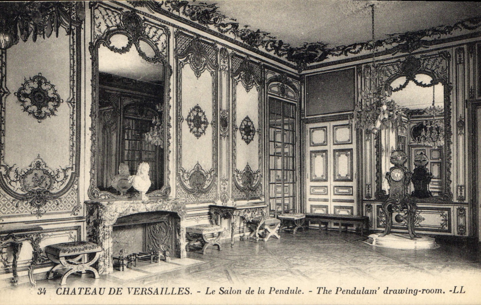 CPA Chateau de Versailles Le Salon de la Pendule