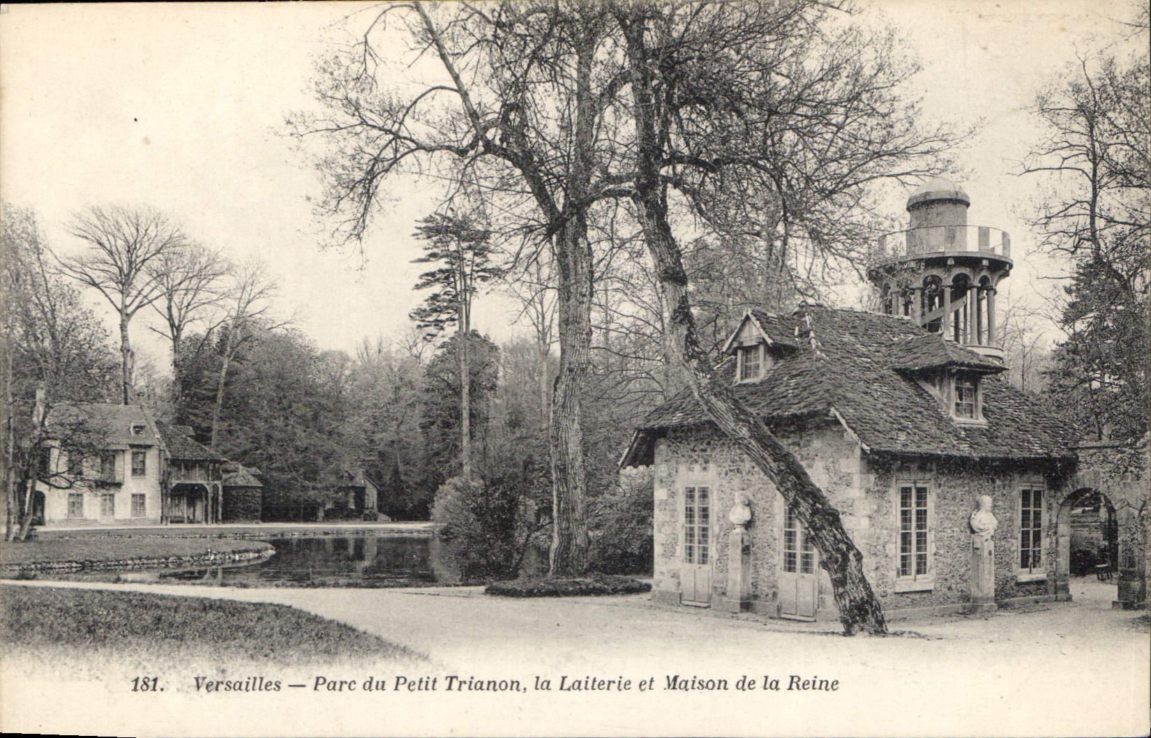 CPA Versailles Parc du Petit Trianon la Laiterie et Maison de la Reine
