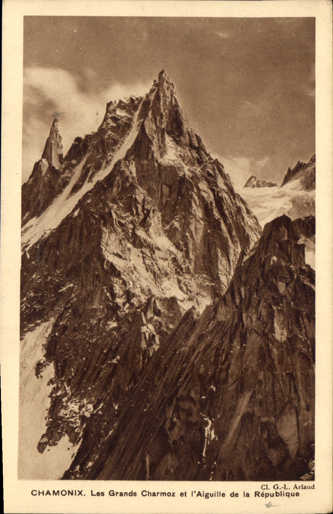 CPA Chamonix Les Grands Charmoz et l'Aiguille de la Republique 