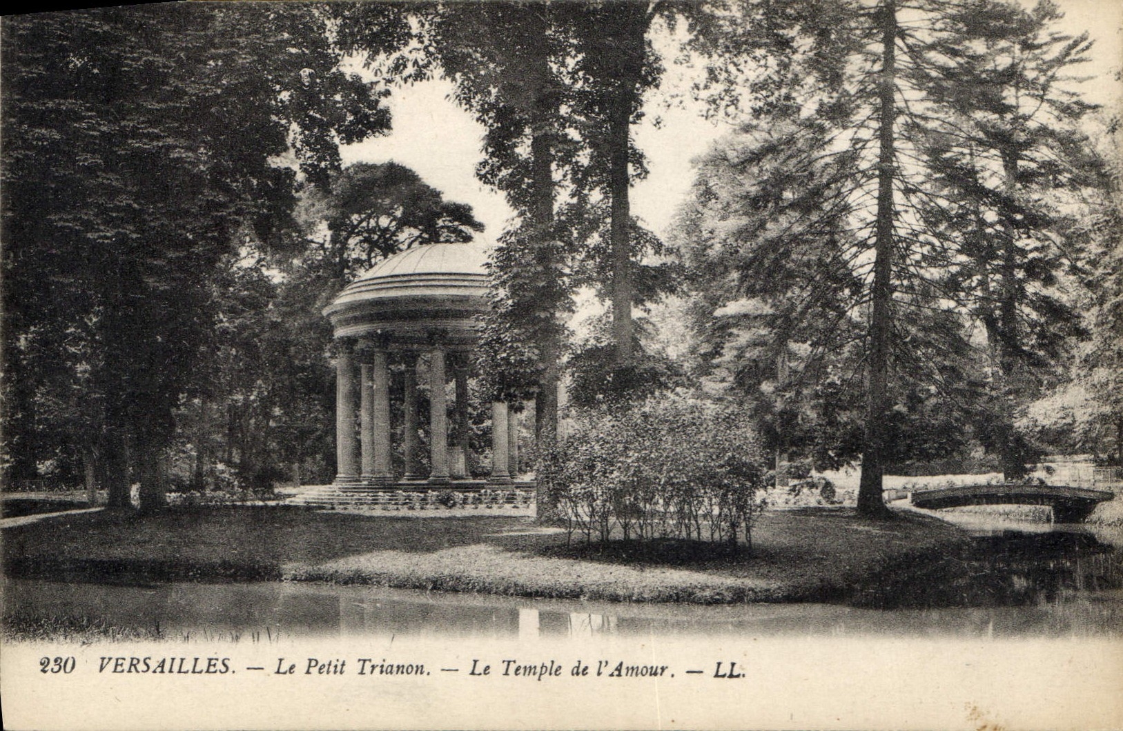 CPA Versailles Le Petit Trianon Le Temple de l'Amour 
