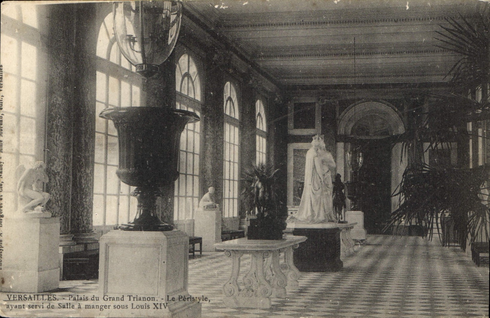 CPA Versailles Palais du Grand Trianon Le Peristyle avant servi de Salle a manger sous Louis XIV 