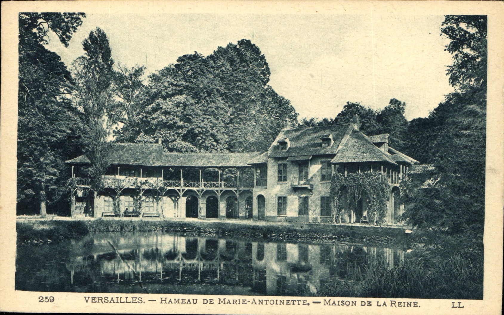 CPA Versailles Hameau de Marie Antoinette Maison de la Reine 