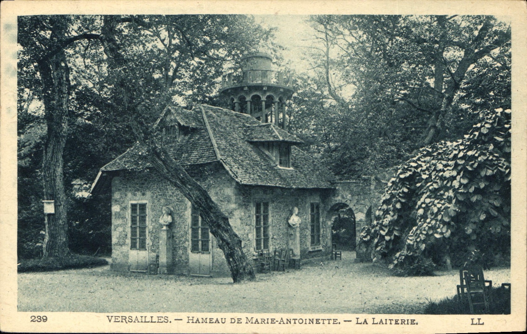 CPA Versailles Hameau de Marie Antoinette La Laiterie