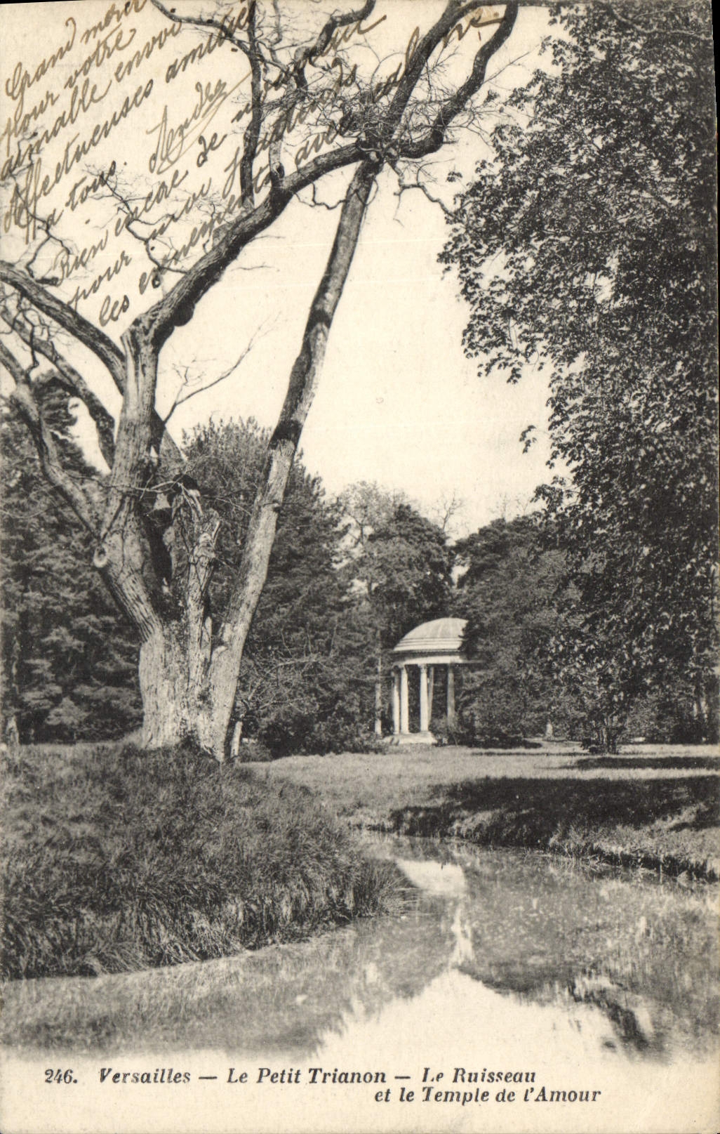 CPA Versailles Le Petit Trianon Le Ruisseau et le Temple de l'Amour