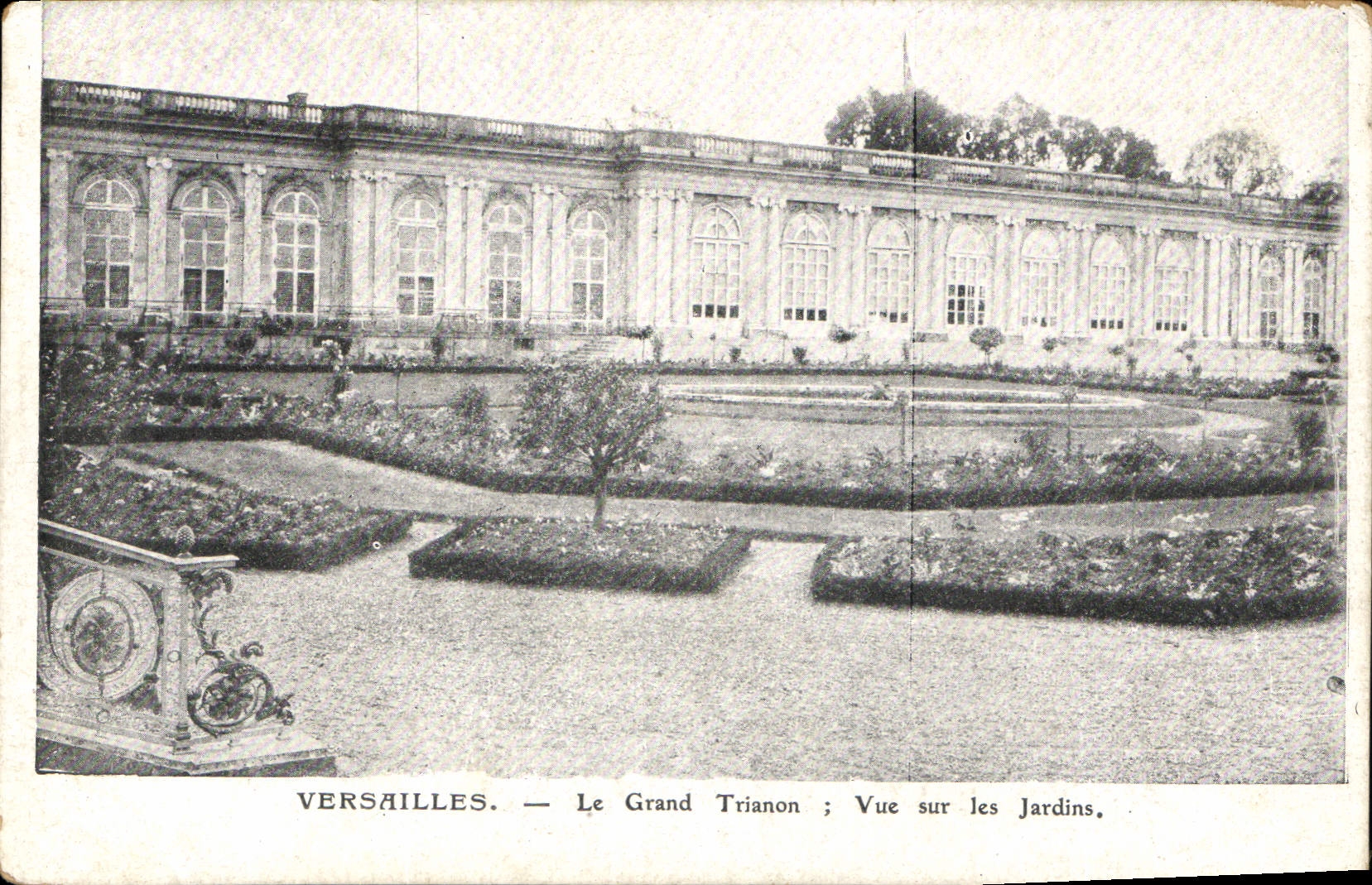 CPA Versailles Le Grand Trianon Vue sur les Jardins 
