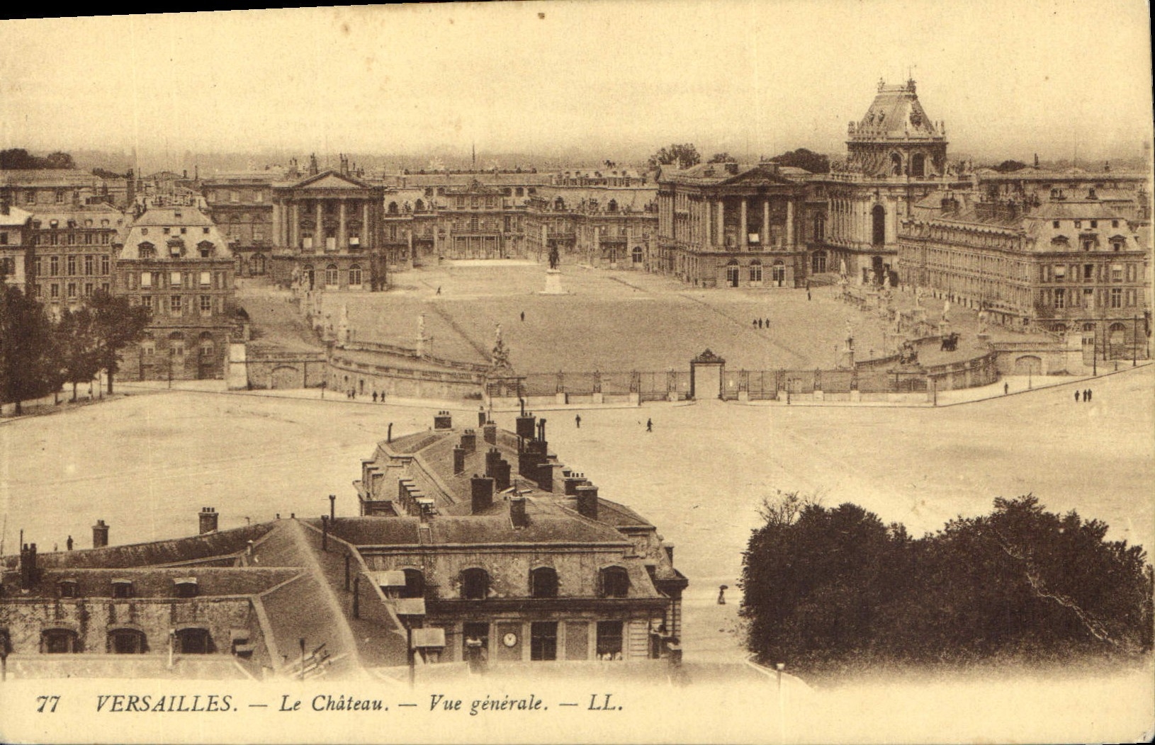 CPA Versailles Le Chateau Vue generale 