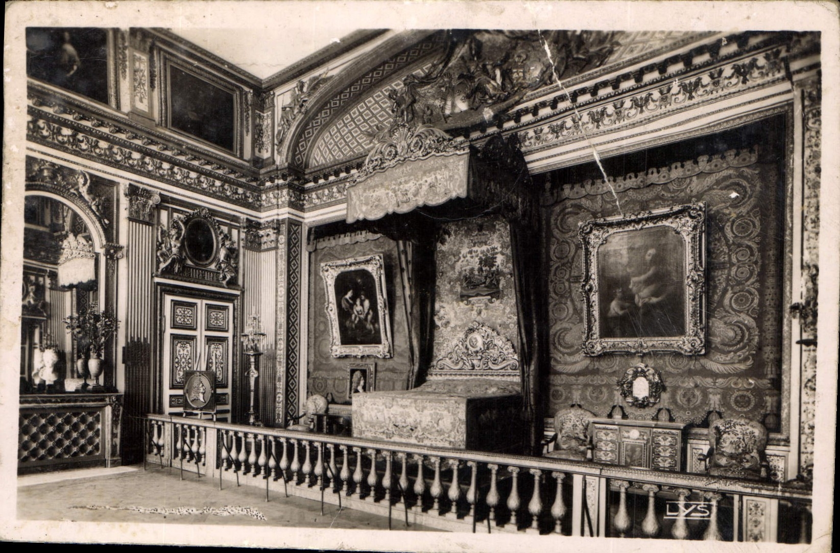 CPA Versailles Le Palais Chambre a coucher de Louis XIV 