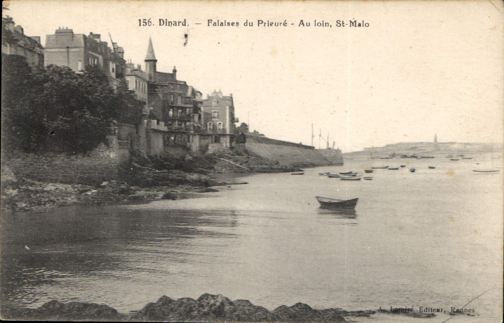 CPA Dinard Falaises du Prieure Au loin St Malo 