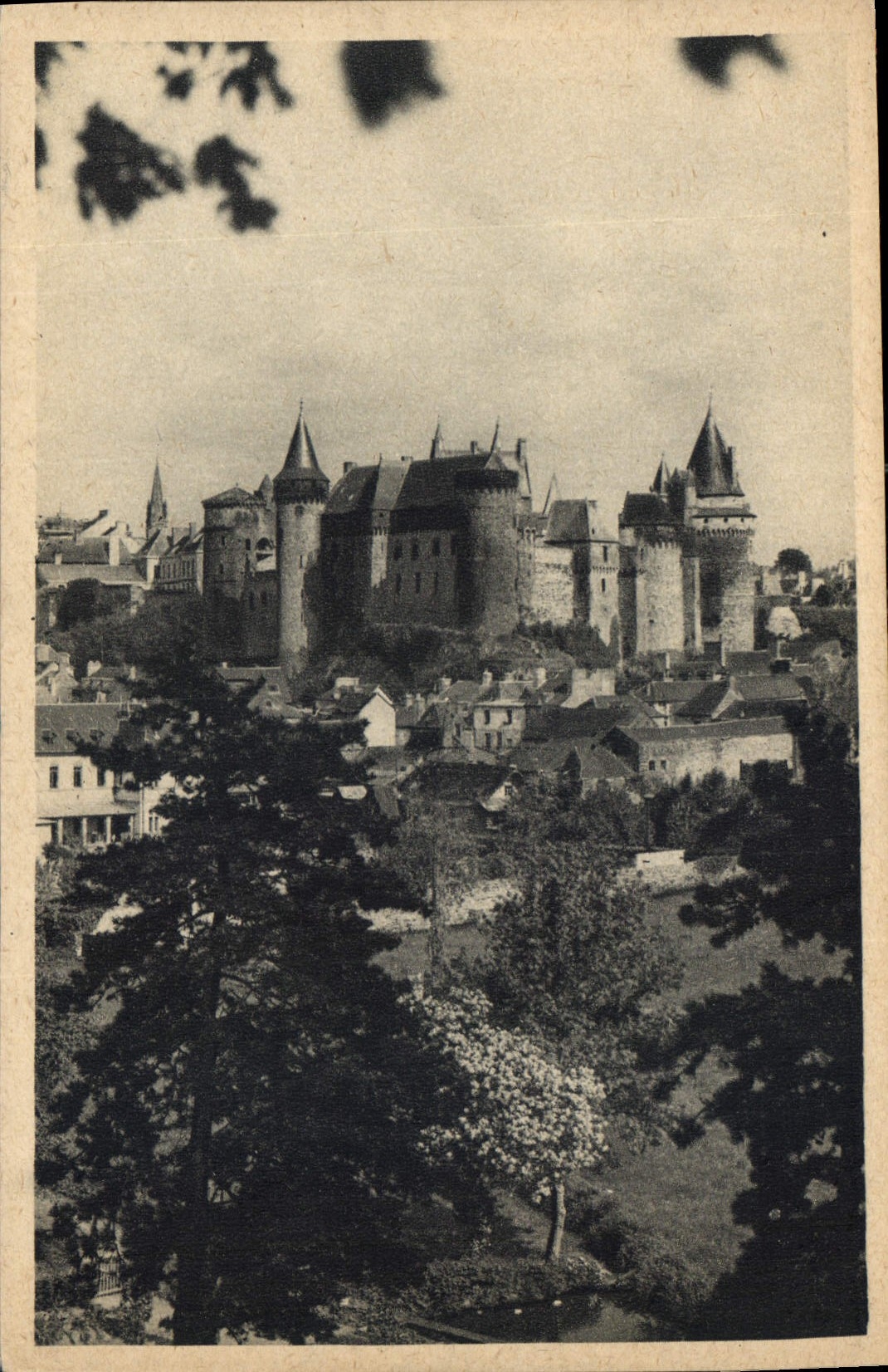 CPA Vitre Ille et Vilaine Le Chateau cote Nord et Ouest