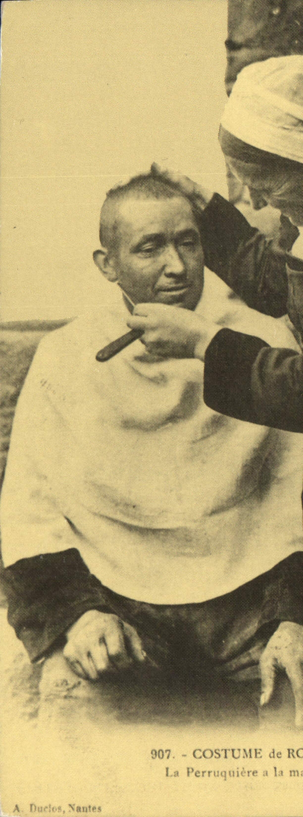 REPRO Costume de Rostronen La perruquiere la main legere