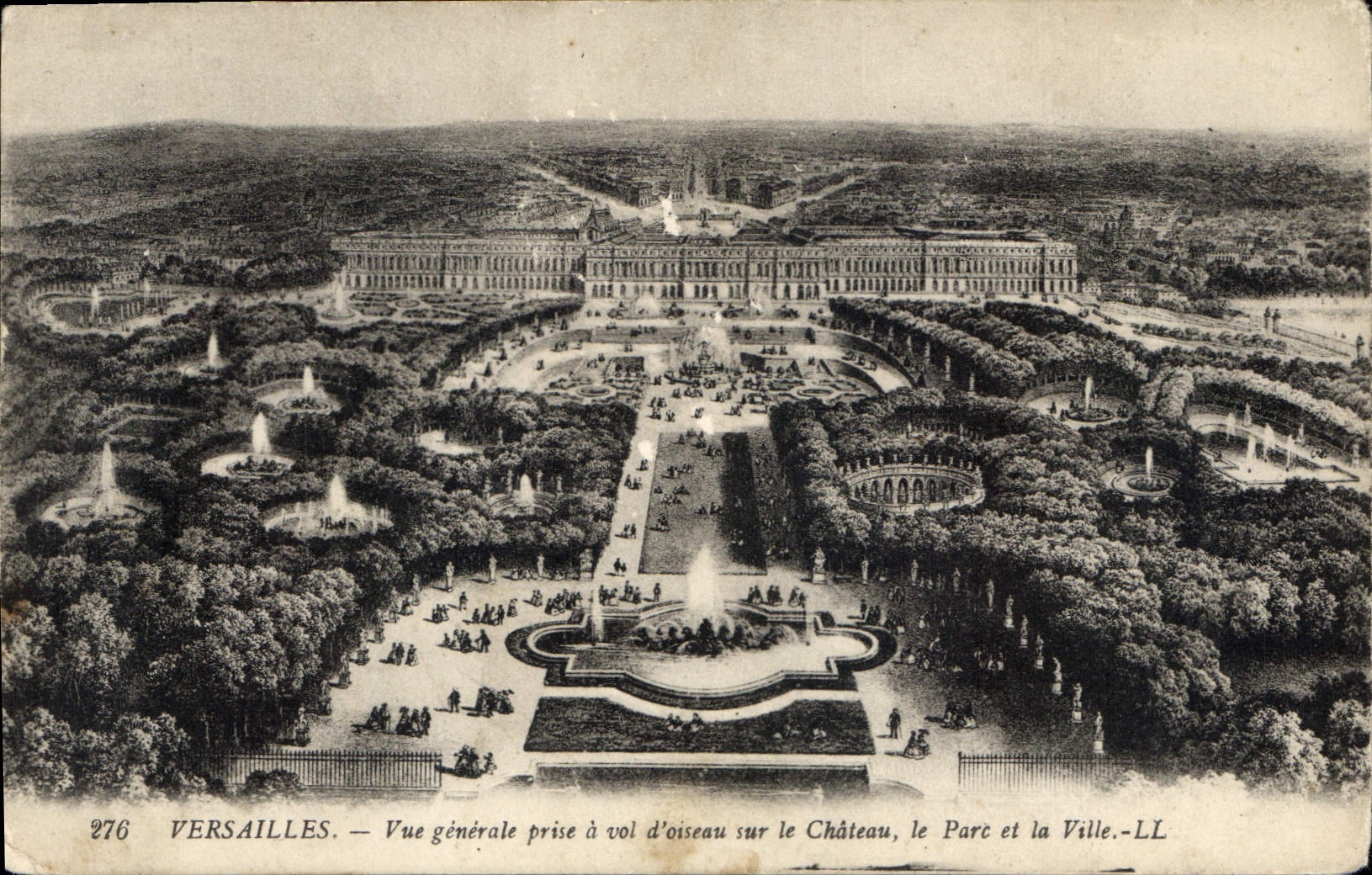CPA Versailles Vue genrale a vol d'oiseau sur le Chateau le Parc et la Ville 