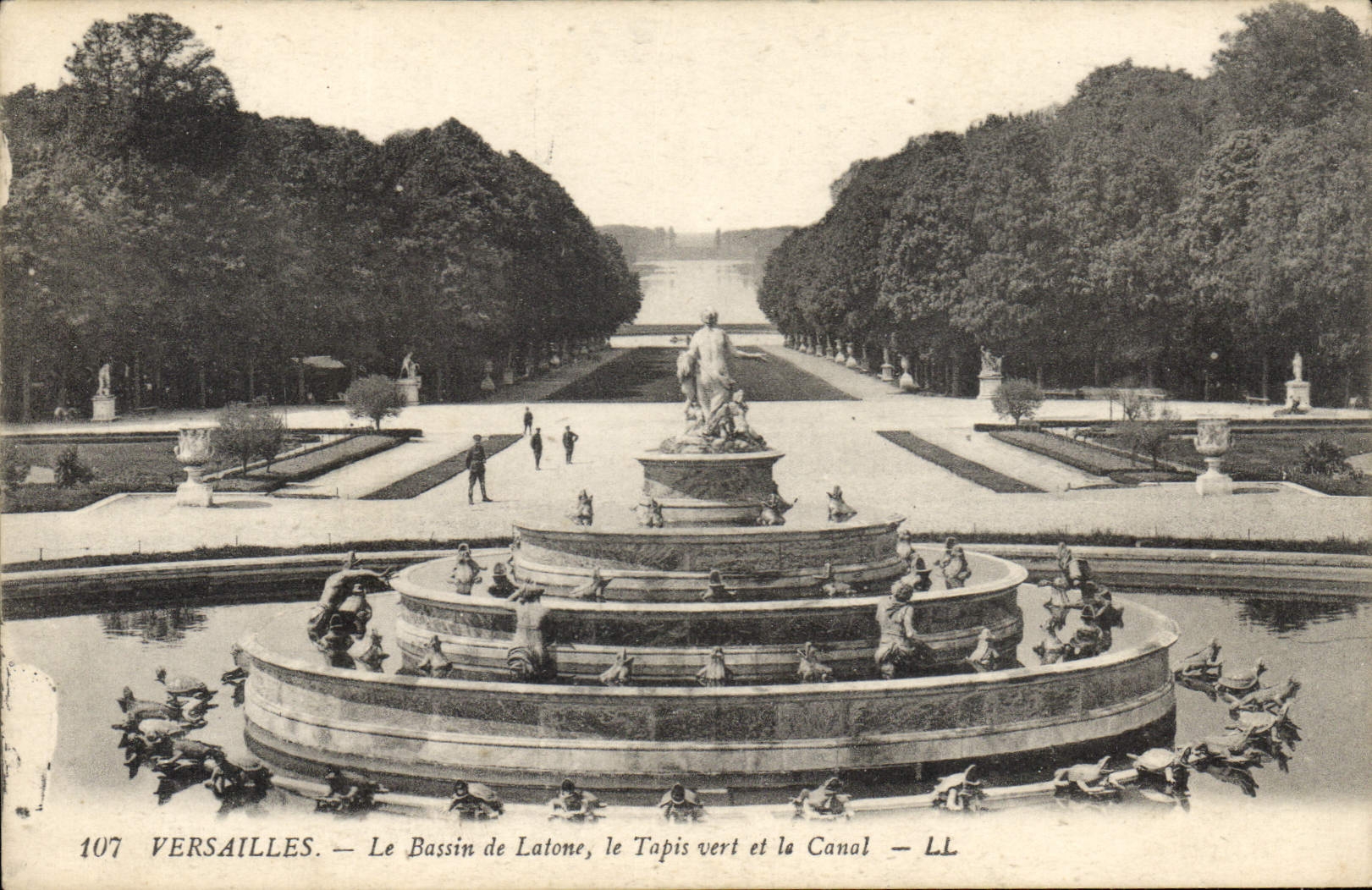 CPA Versailles Le Bassin de Latone le Tapis vert et le Canal 