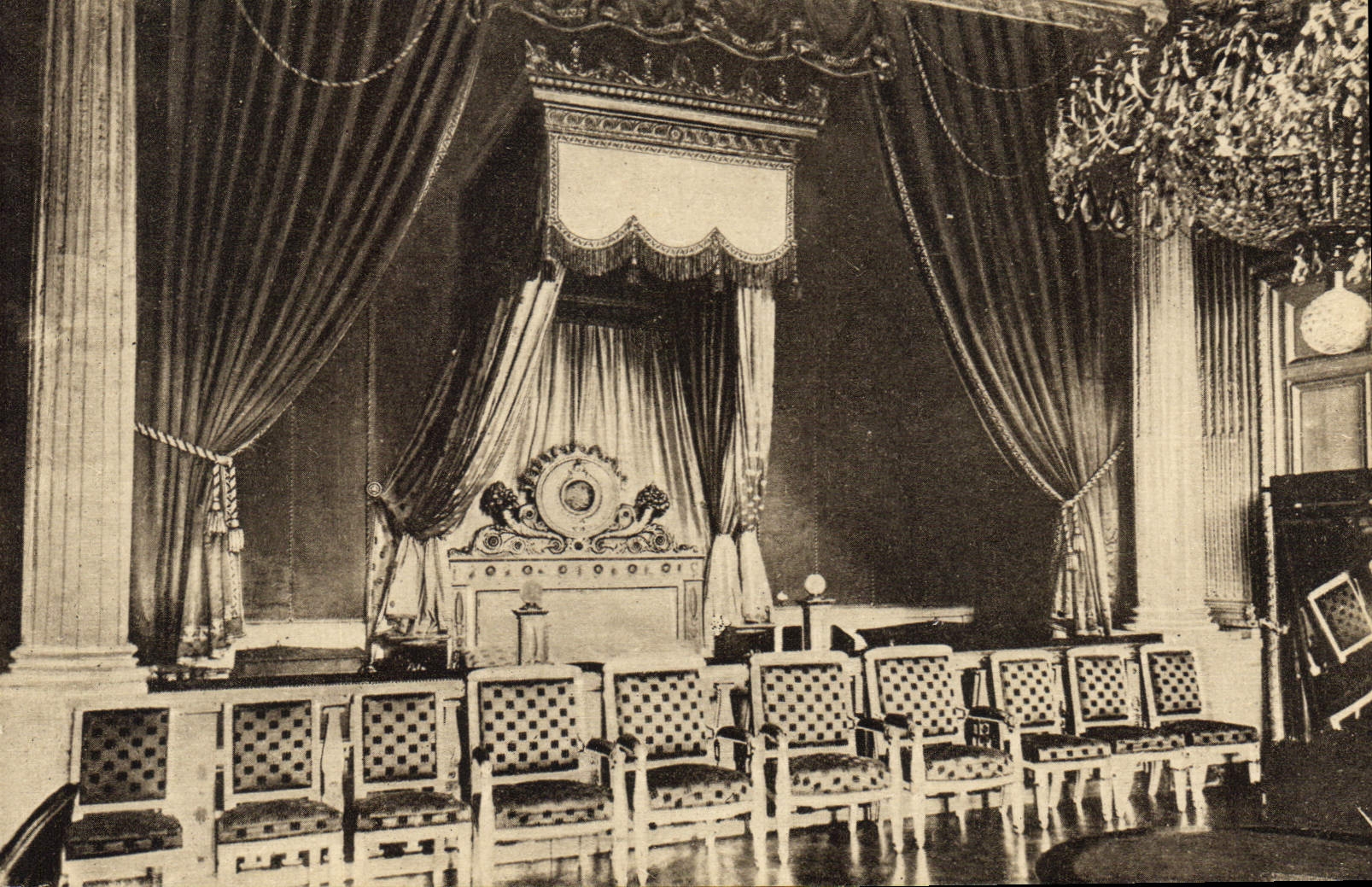 CPA Versailles Grand Trianon Chambre a coucher de Louis Philippe 