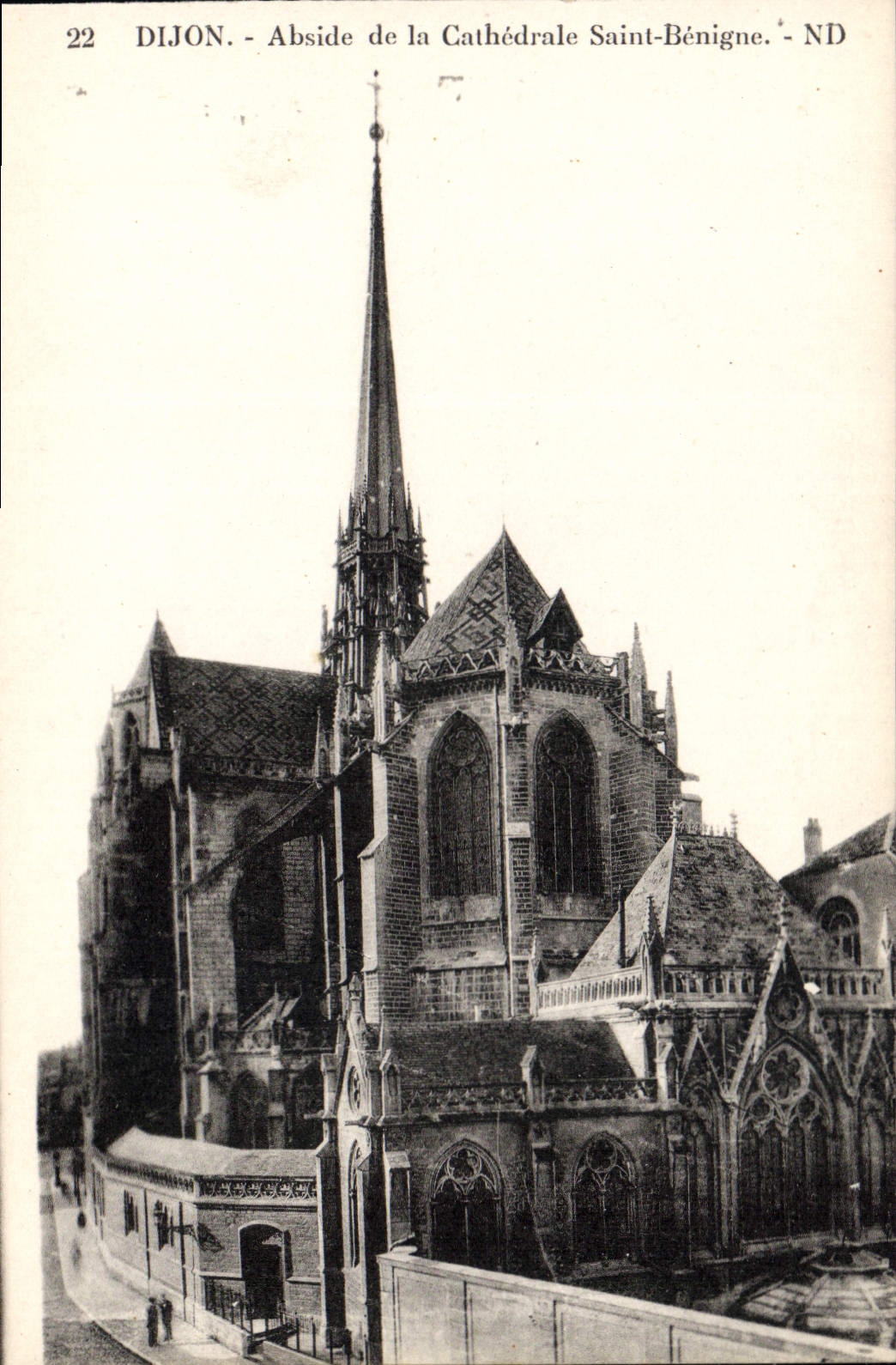 CPA Dijon Abside de la Cathedrale Saint Benigne 