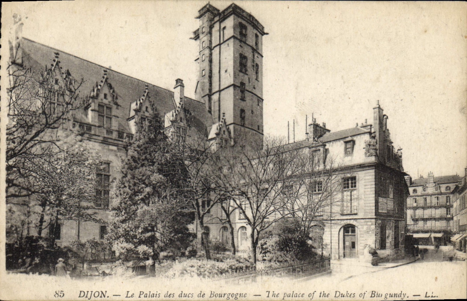 CPA Dijon Le Palais des ducs de Bourgogne 