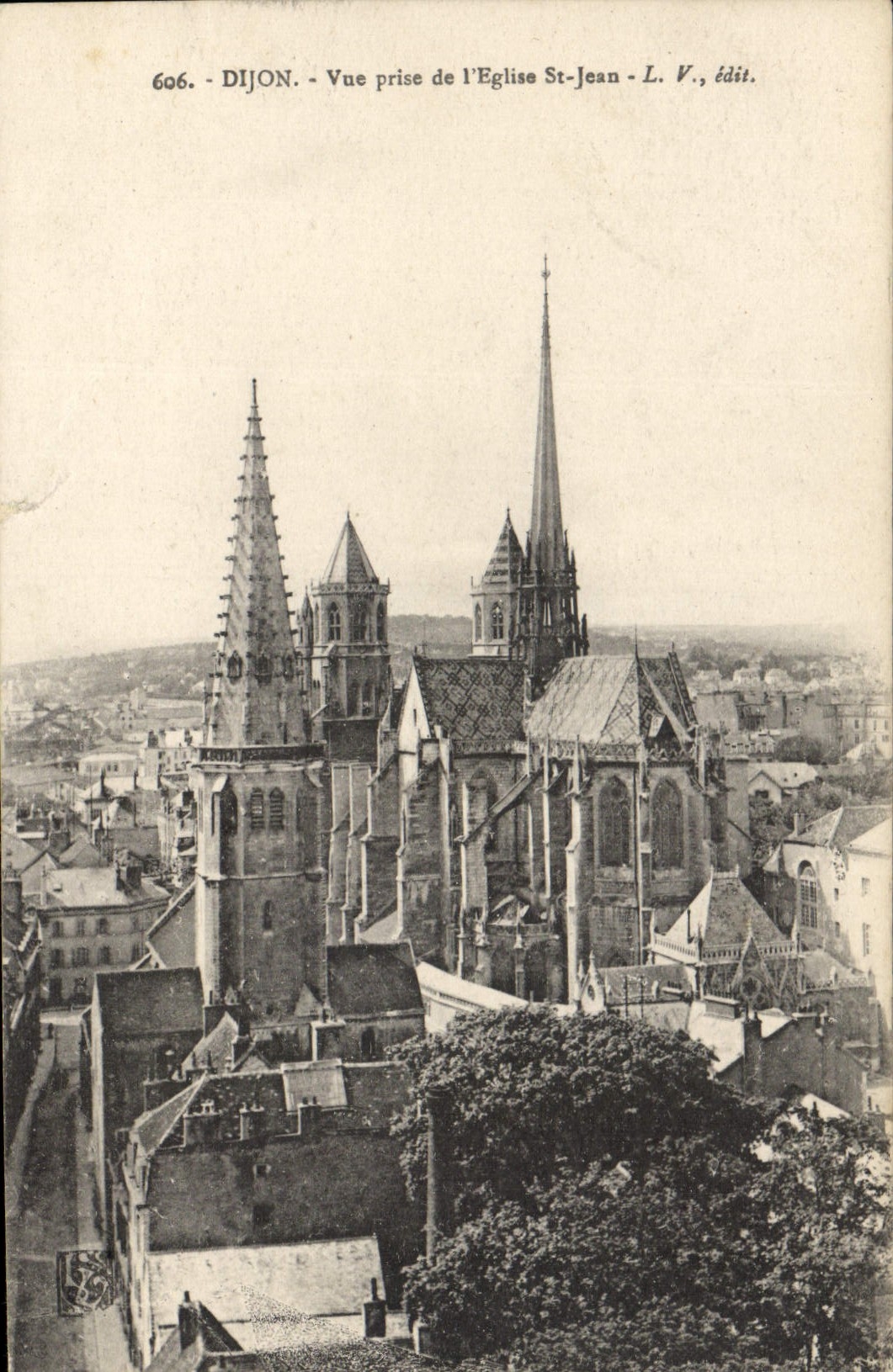 CPA Dijon Vue prise de l'Eglise St Jean 