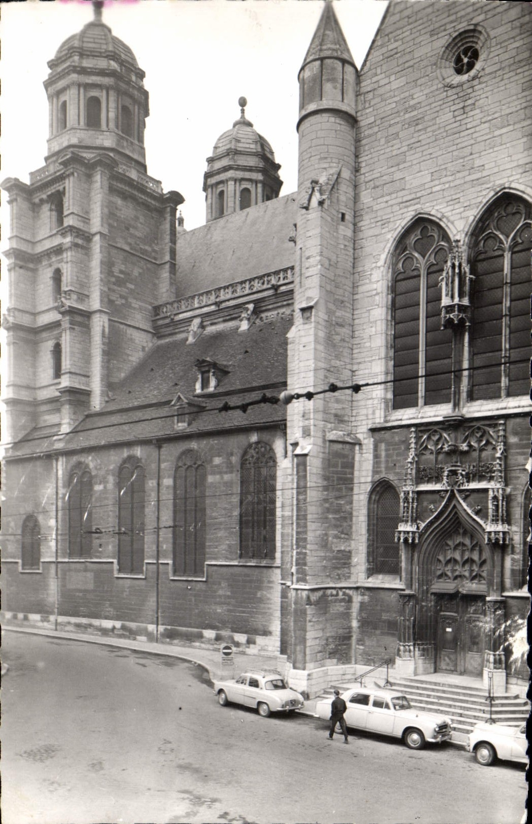 CPA Eglise Saint Michel de Dijon Vue laterale