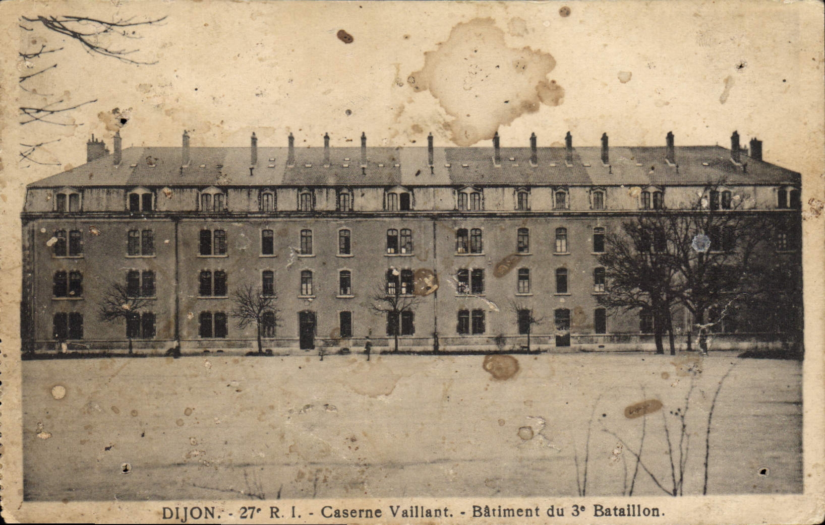 CPA Dijon Caserne Vaillant Batiment du 3rd Bataillon