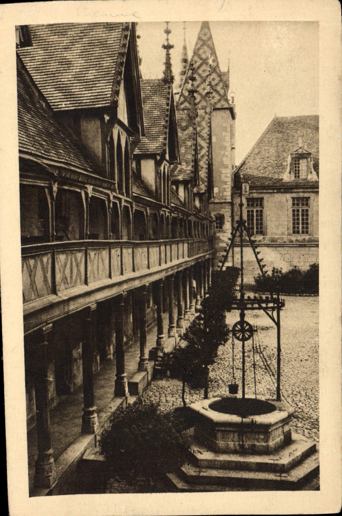 CPA Les Religieux de France Hospice de Beaune
