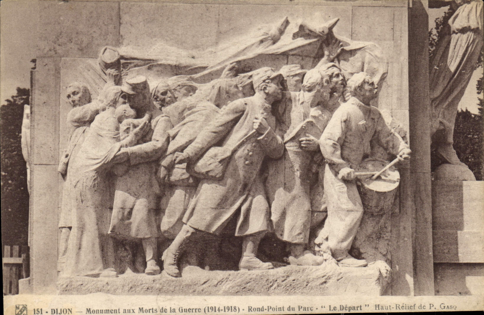 CPA Dijon Monument aux Morts de la Guerre Rond Point du Parc