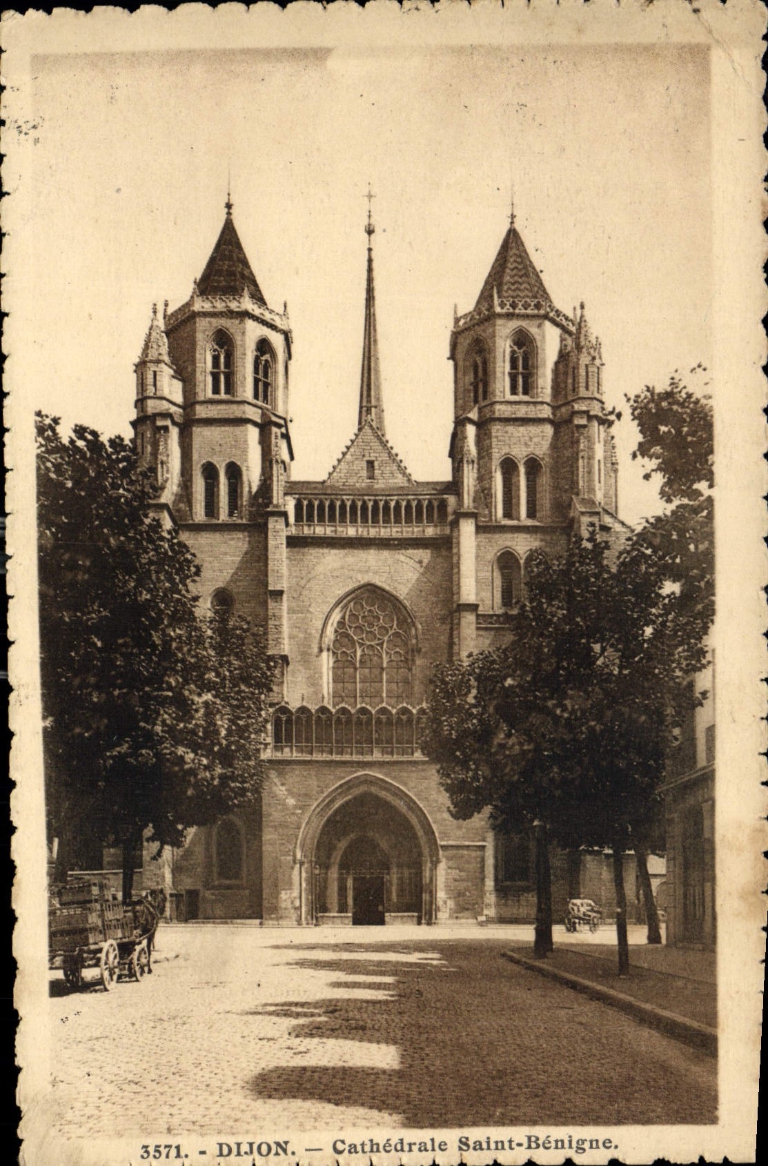 CPA Dijon Cathedrale Saint Benigne 