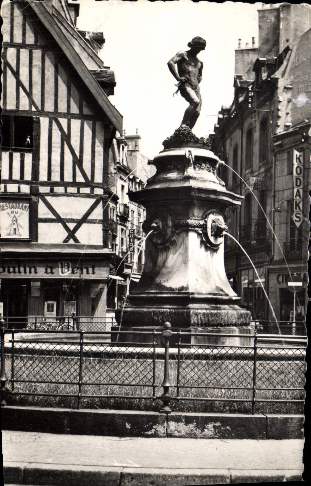 CPA Dijon Cote d'Or Place Francois Rude 