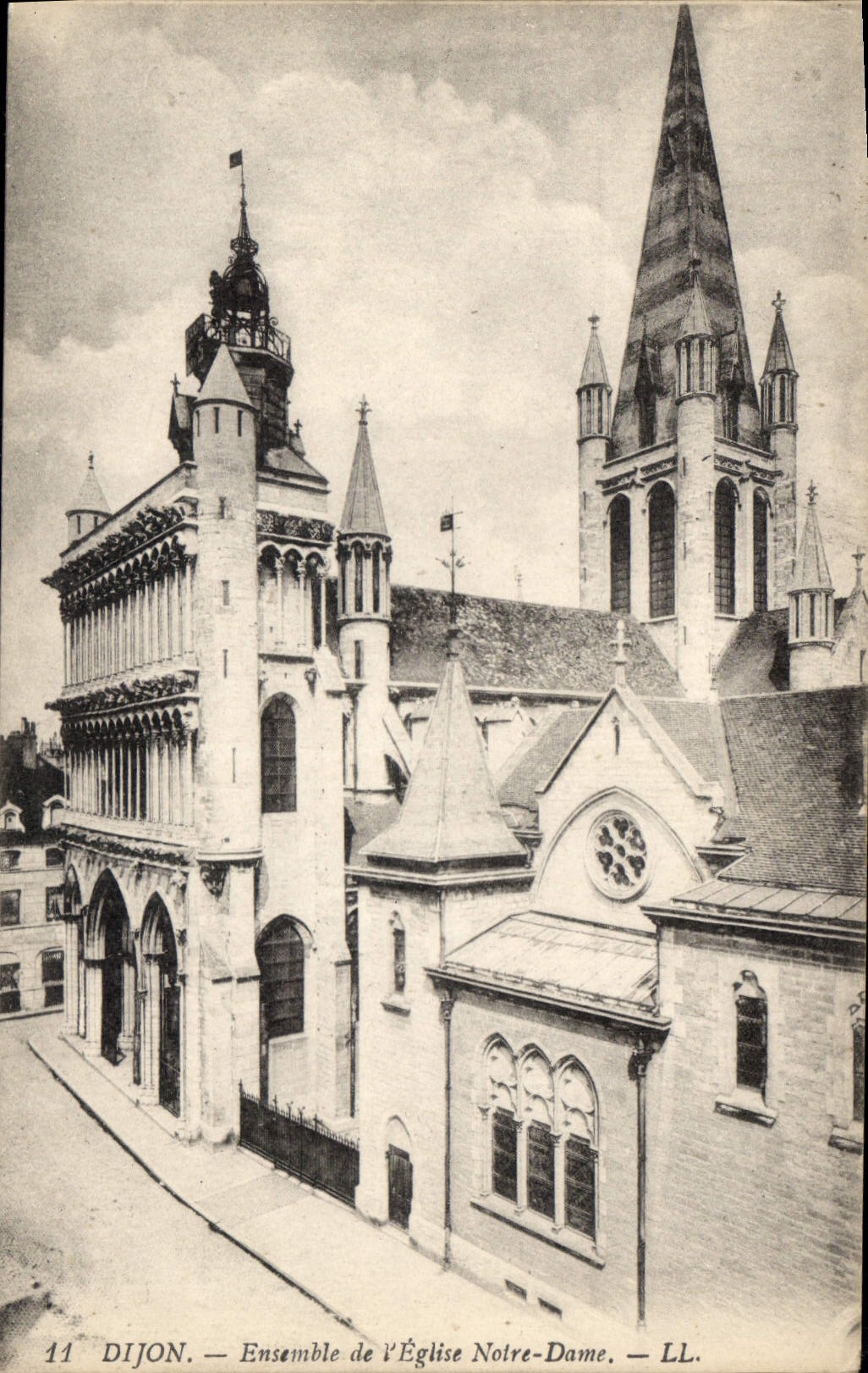 CPA Dijon Ensemble de l'Eglise Notre Dame 