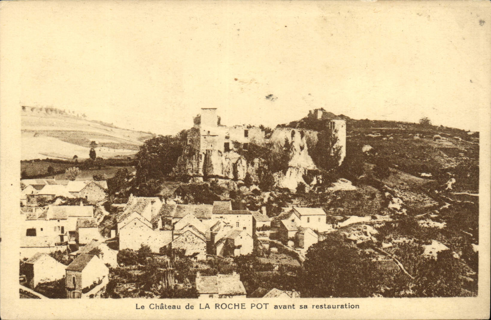 CPA Le Chateau de la Roche Pot avant sa restauration