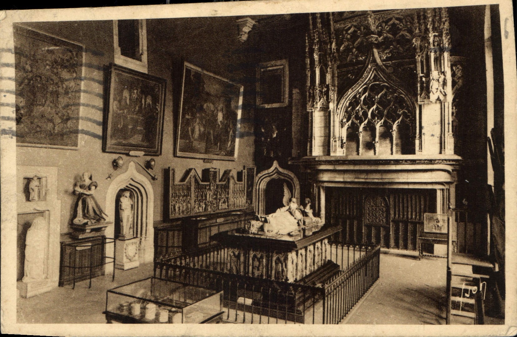 CPA Dijon Cote d'Or Tombeau de Philippe le Hardi Salle des Gardes du Musee
