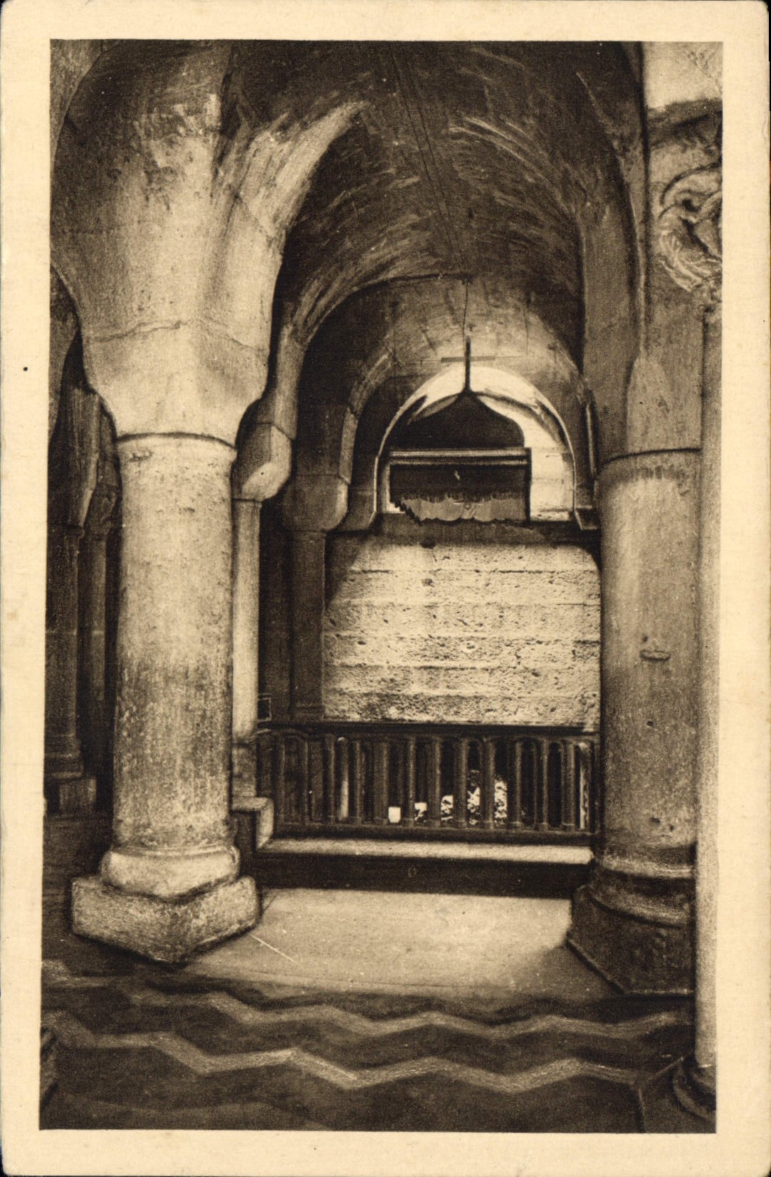 CPA Dijon Crypte de l'Eglise St Benigne 