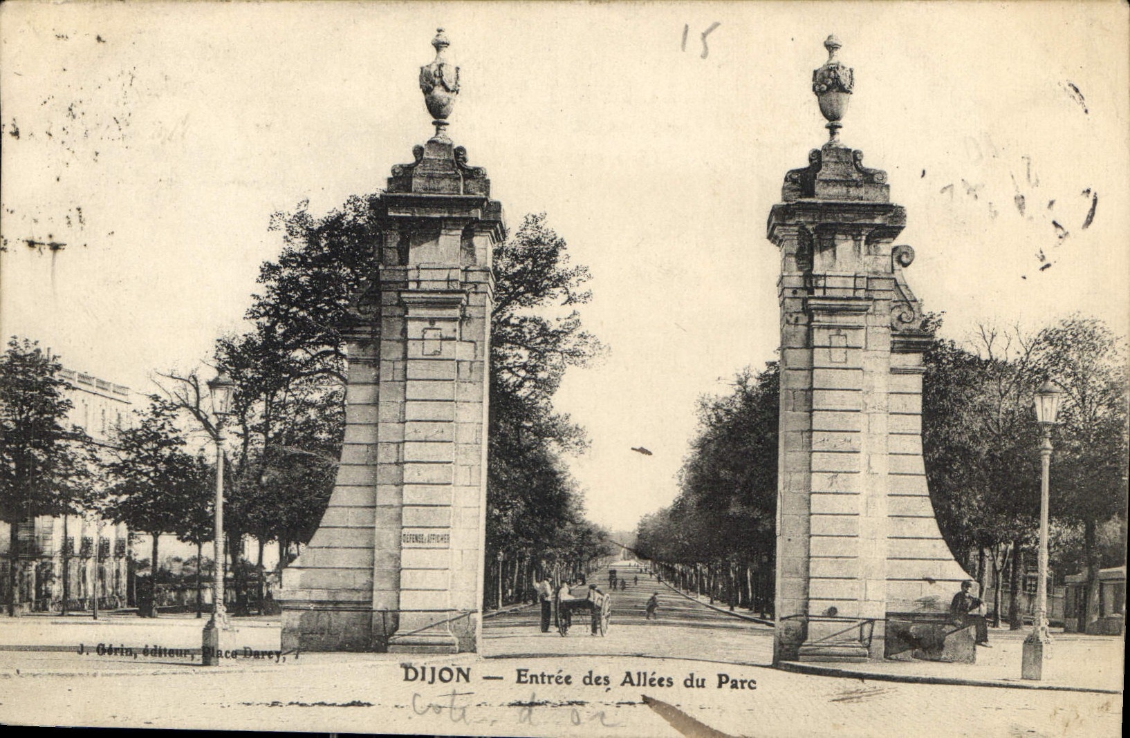 CPA Dijon Entree des Allees du Parc 