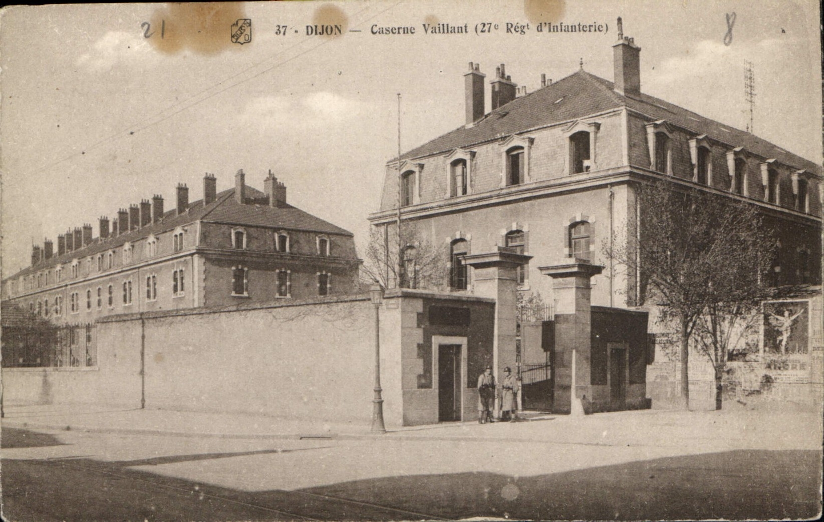 CPA Dijon Caserne Vaillant Militaria
