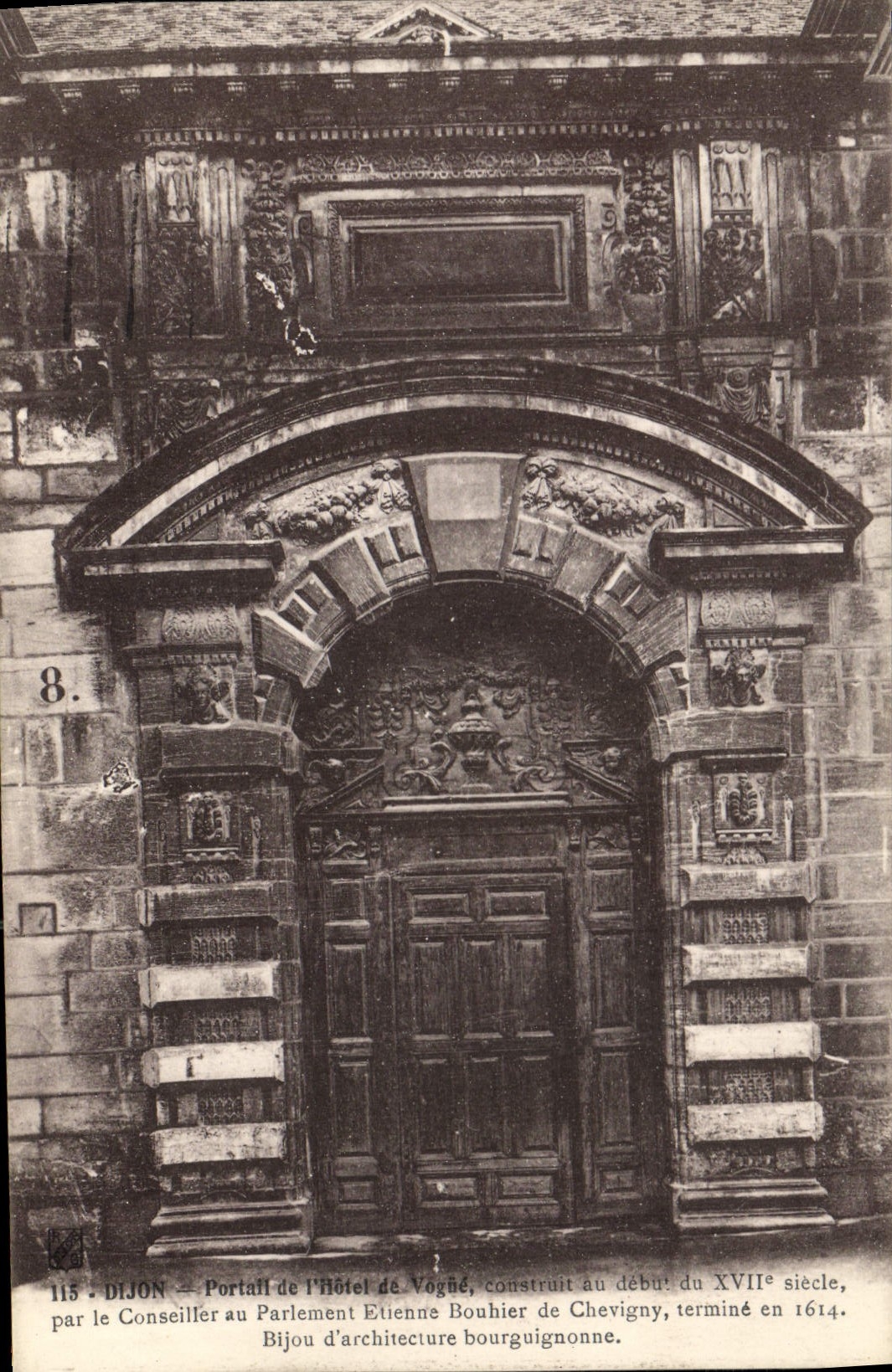 CPA Dijon Portail de l'Hotel de Vogne 