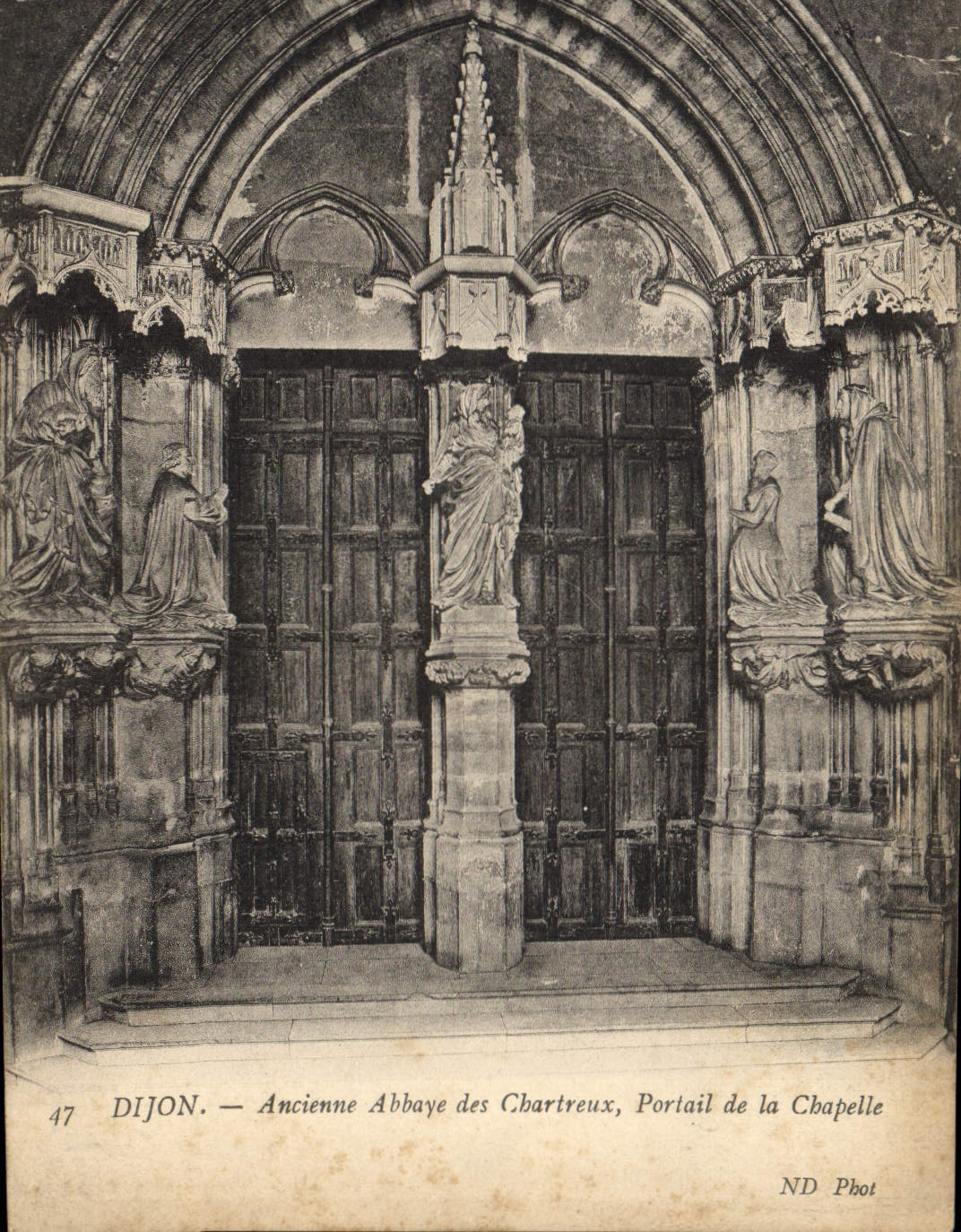 CPA Dijon Ancienne Abbaye de Chartreux Portail de la Chapelle 