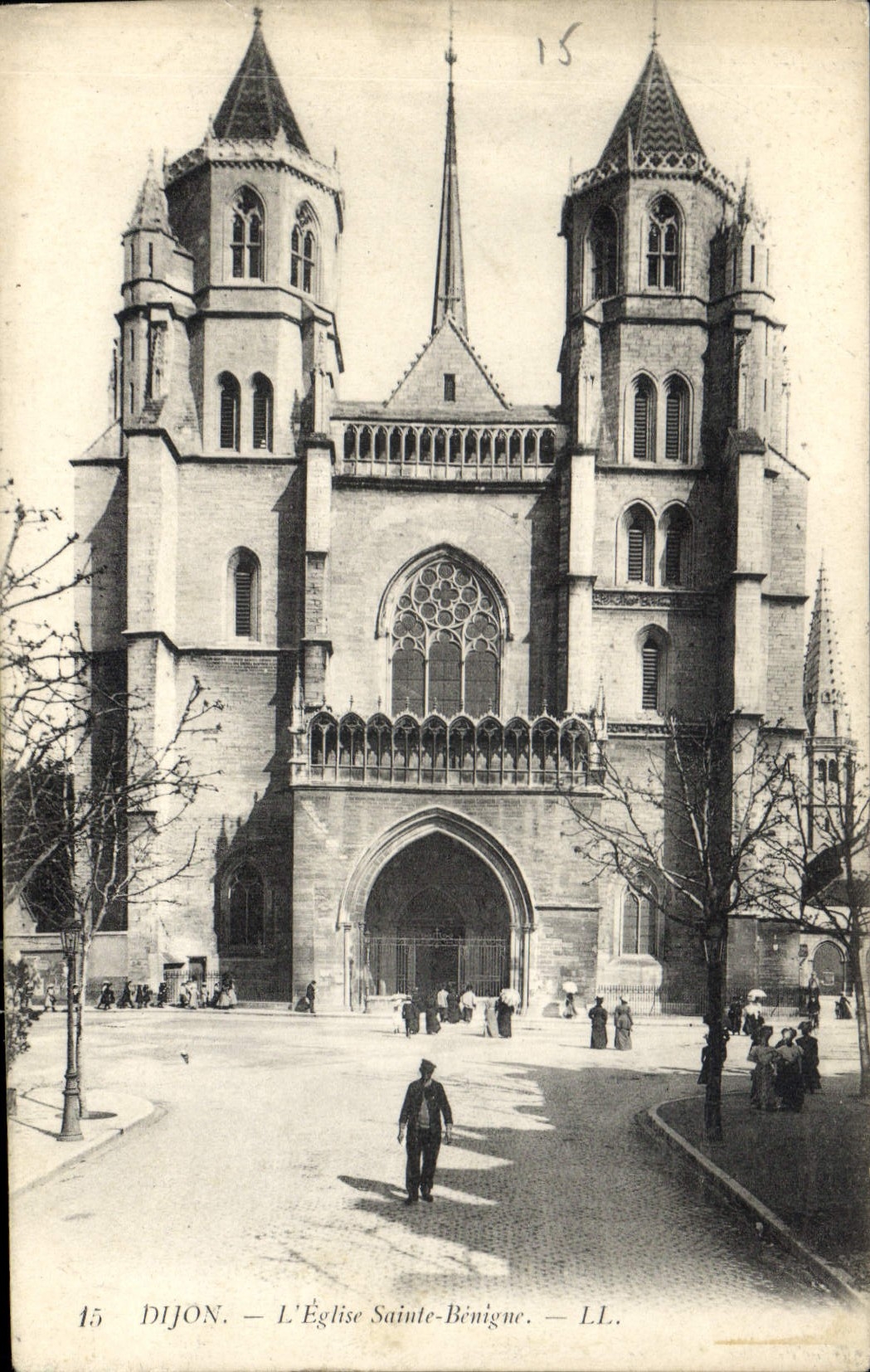 CPA Dijon L'Eglise Saint Benigne 