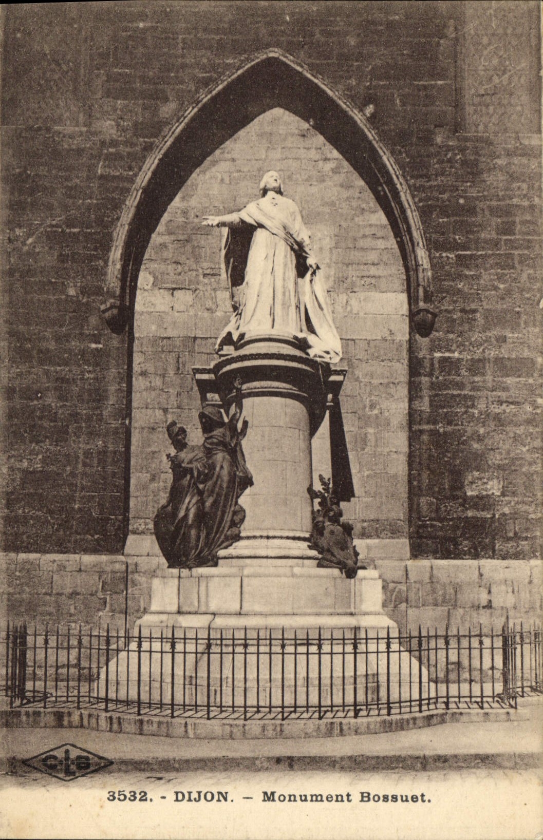 CPA Dijon Monument Bossuet 