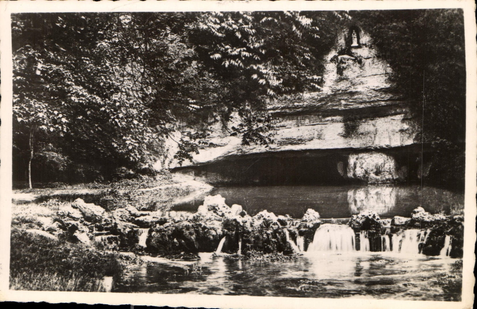 CPA Chatillon sur Seine Cotes d'Or Cascade et Source de la Douix 